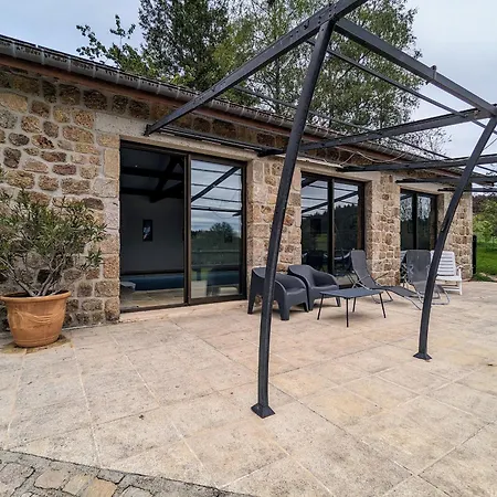 Bed & Breakfast Sejournez En Ferme Avec Piscine, Tennis, Chevaux Et Parking Securise Saint-Romain-Lachalm